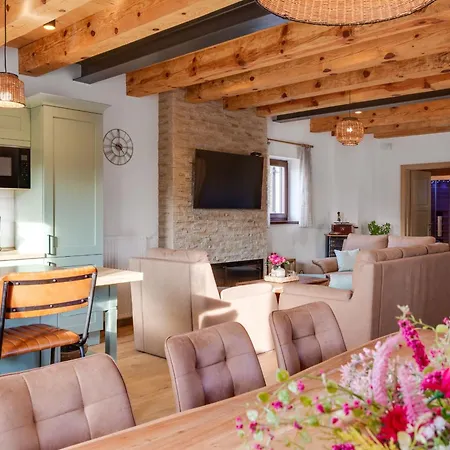 Falcons Nest Zadarvillas * Gračac